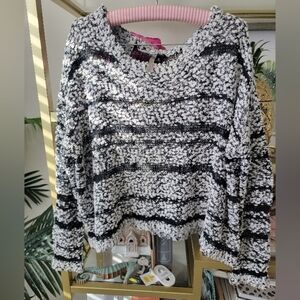 Black and White Long Sleeve Popcorn Christmas Sweater - Women's Size Small